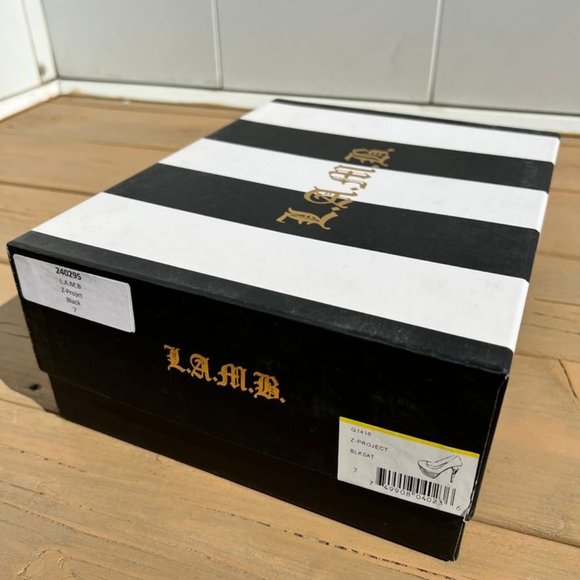 L.A.M.B Black Silk platform pump - Picture 7 of 7